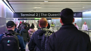 Passport control staff strike at UK airports 