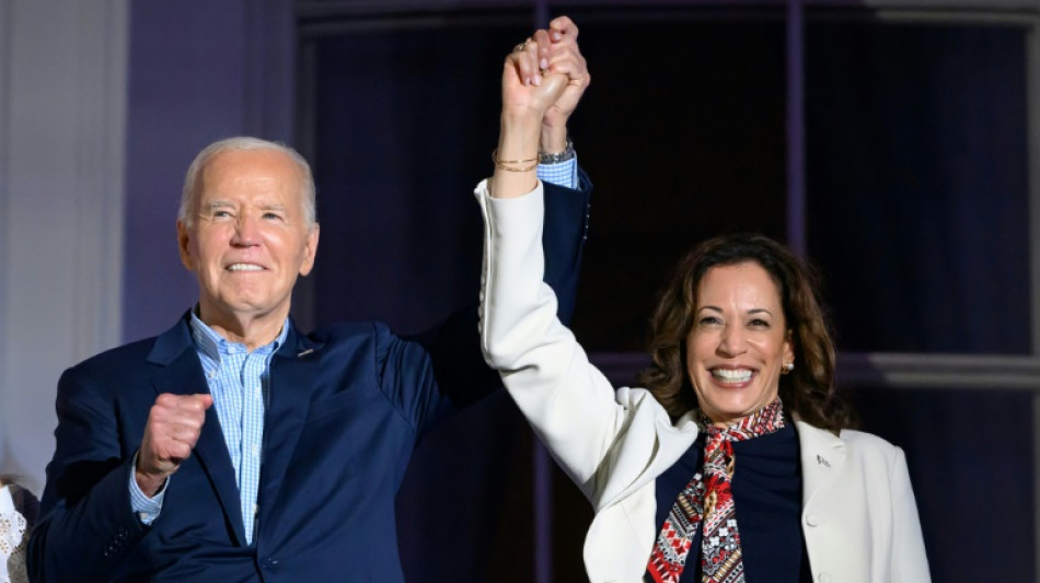 Biden associe Harris à une importante victoire économique