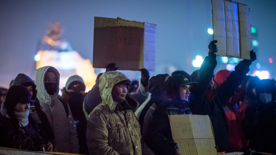 Miles de manifestantes desafían la noche y el frío en Mongolia para exigir justicia