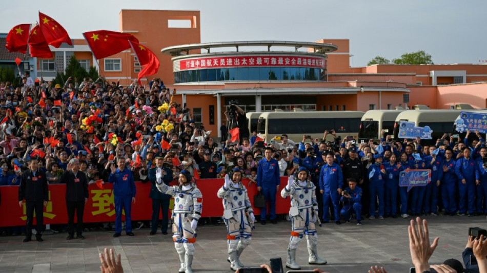 Tripulantes de la estación espacial china regresan tras seis meses en órbita
