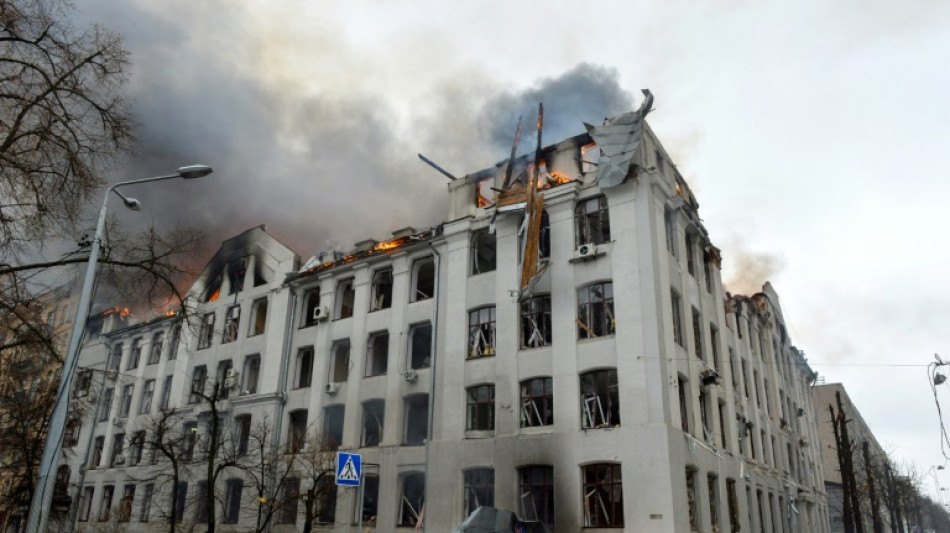 Les villes ukrainiennes sous le feu de la Russie, qui évoque des pourparlers
