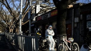 En restaurantes clandestinos y bares secretos los habitantes de Pekín esquivan las normas covid