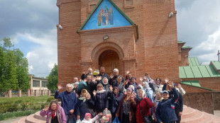 Ukraine : les dernières ouailles du père Igor gardent la foi malgré la destruction de leur ville