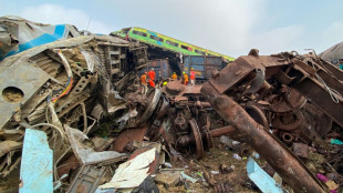 Acidente ferroviário deixa mais de 280 mortos e mais de 850 feridos na Índia