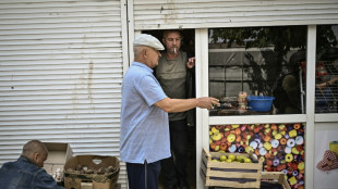 Cerca del frente en Ucrania, miedo y resignación en el mercado de Soledar