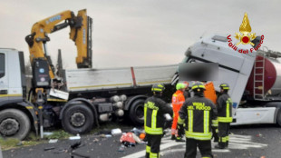 Incidente tra camion, muore operaio di un cantiere in A14