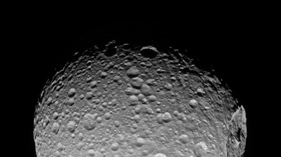 El océano que oculta Mimas, luna helada de Saturno