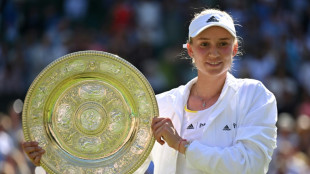 Wimbledon: la Kazakhe Elena Rybakina remporte son premier titre majeur