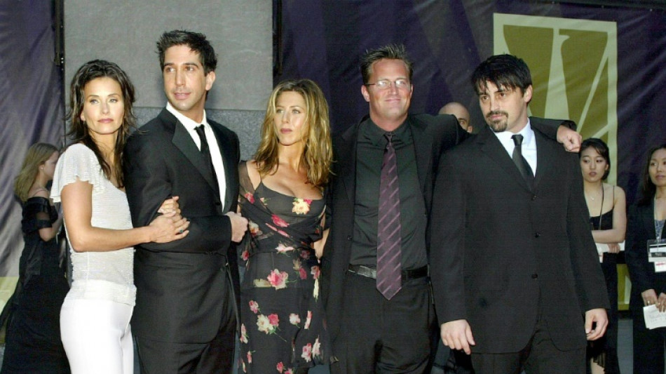 Aniston, Schwimmer e Kudrow prestam homenagem ao colega de elenco de 'Friends' Matthew Perry