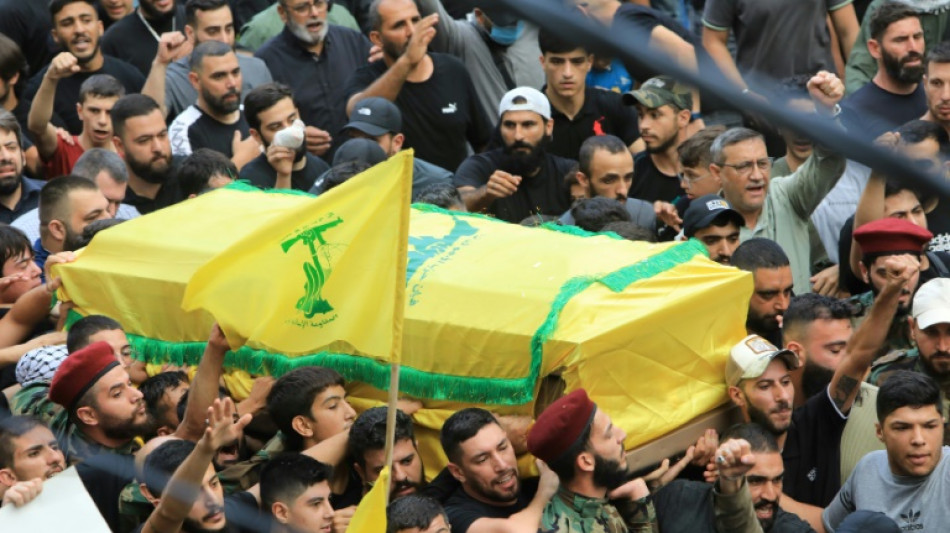 Entre raiva e lealdade, Hezbollah presta homenagem ao chefe de sua unidade de elite