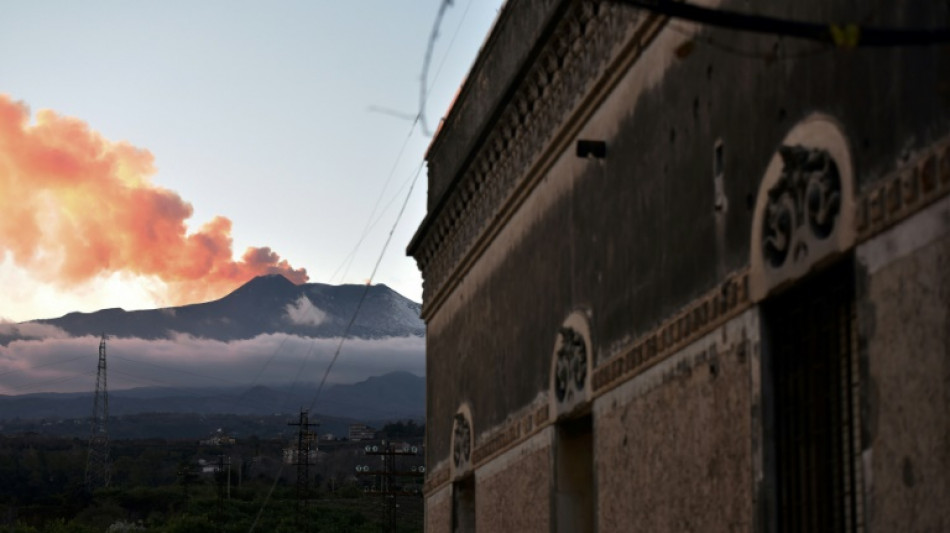 Cierran el aeropuerto de Catania por las cenizas del volcán Etna