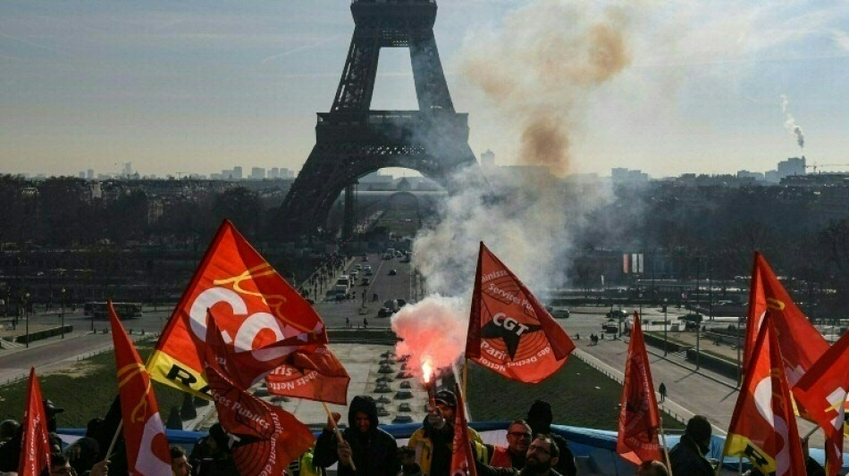 French waste collectors urged to create stink over pension reform