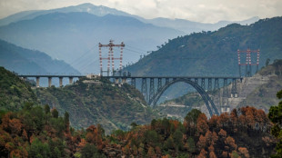 Ponte ferroviária estratégica na Índia completa conexão com a Caxemira