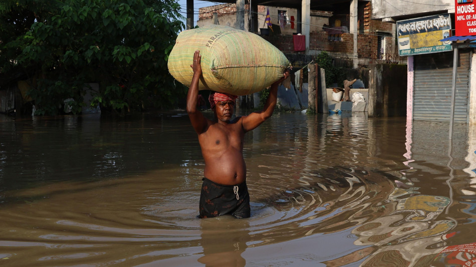 India, allagamenti e traffico in tilt a Chennai e Bangalore