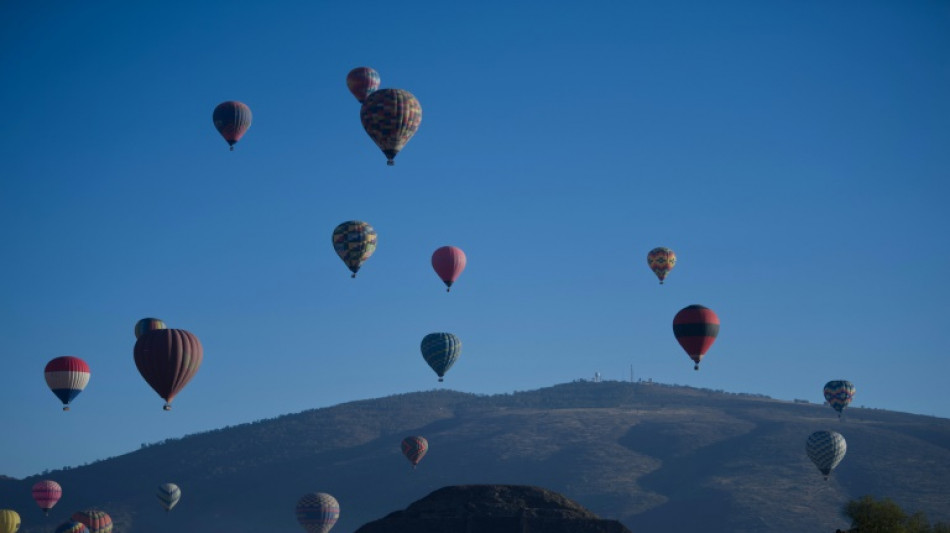 Dos muertos en accidente de globo aerostático cerca de pirámides de Teotihuacán