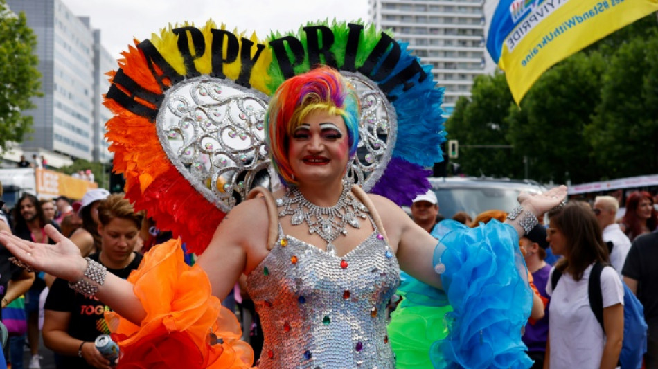 Mindestens 150.000 Menschen beim Christopher Street Day in Berlin 