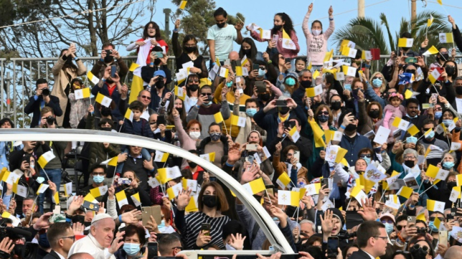 El papa celebra una misa en Malta ante miles de fieles