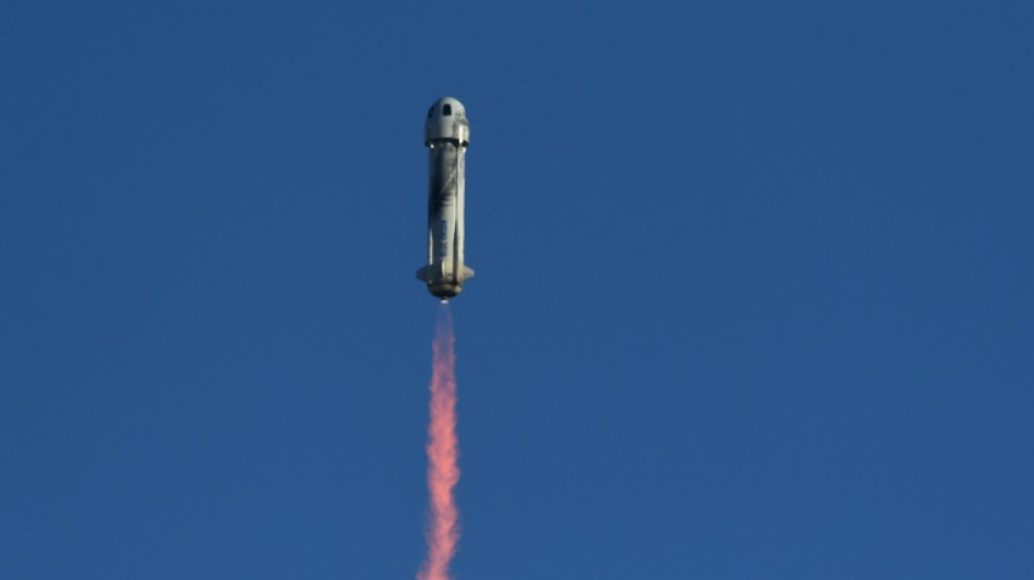 Blue Origin lleva pasajeros al espacio, incluido el astronauta con más edad