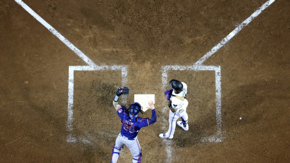 Los Rangers vencen a los D'Backs 5x0 y se coronan en la Serie Mundial de béisbol