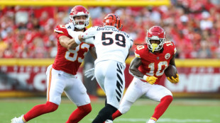 Chiefs running back Pacheco suffers leg fracture: team