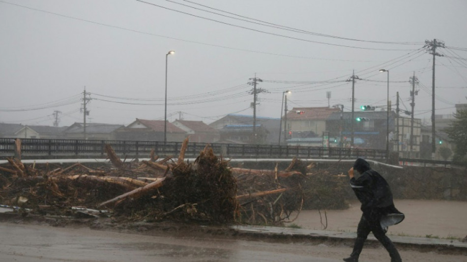 Un mort et six disparus au Japon, touché par des inondations et des glissements de terrain