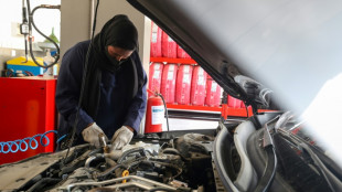 Du volant au cambouis: autorisées à conduire, des Saoudiennes réparent les voitures