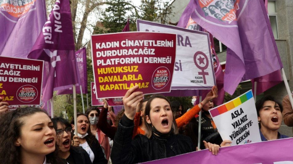 Hundreds rally against threat to close Turkish women's rights group