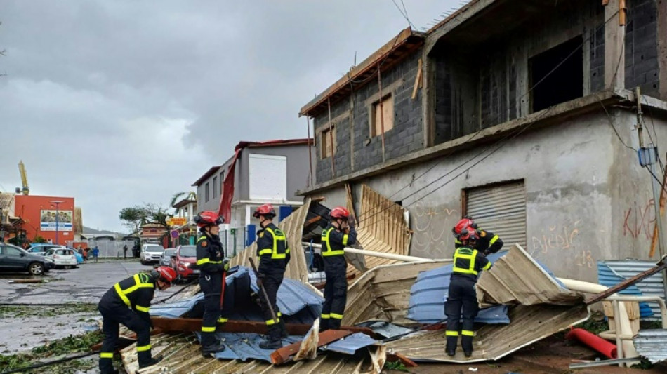 Cyclone Chido: les secours arrivent à Mayotte dévasté, au moins 14 morts