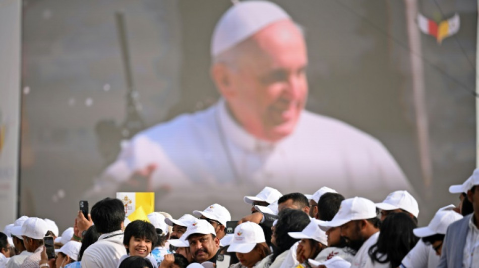 Pope holds Bahrain mass as death row families urge intervention