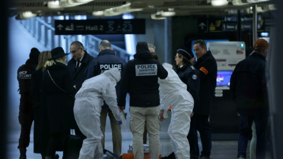 Paris: trois blessés à l'arme blanche, un homme ayant des troubles psychiatriques arrêté