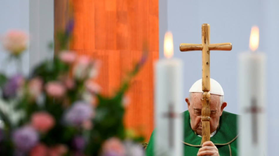 Pope Francis visits homeless shelter on last day in Mongolia