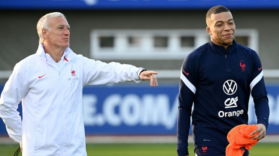 Bleus: "Pas d'incident" avec Mbappé sur les sponsors, assure Deschamps