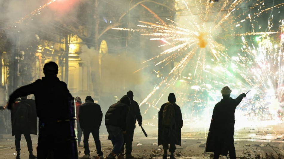 Géorgie: 7e nuit de manifestations pro-UE, un opposant battu et arrêté