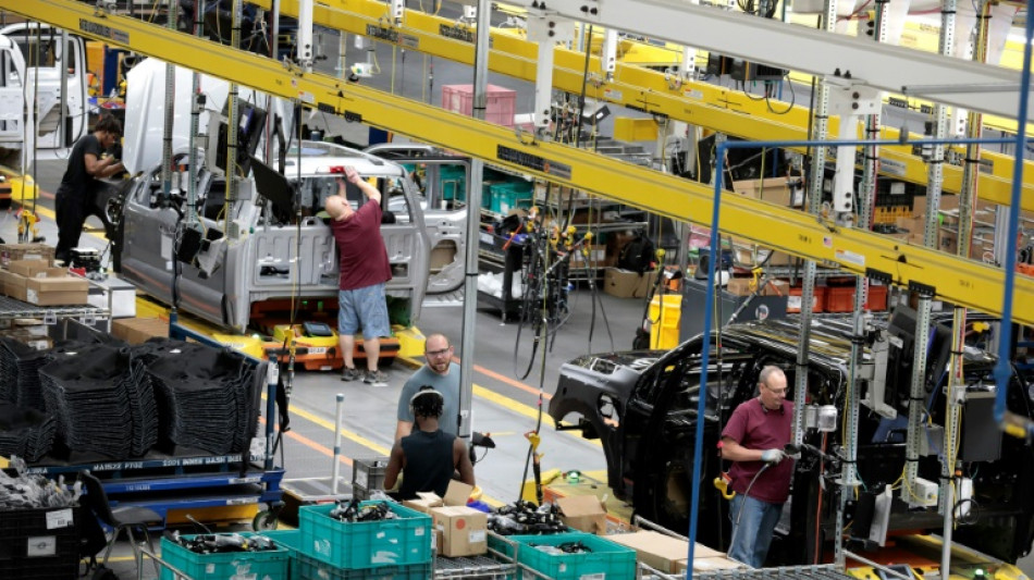 US manufacturing activity contracts for third month: survey