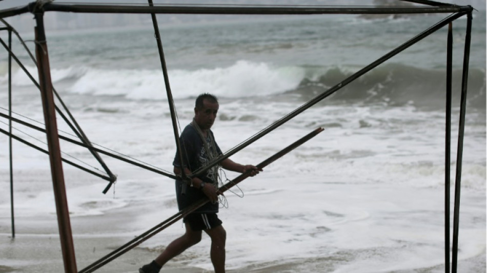 Agatha se degrada a tormenta tropical en la costa suroeste de México 