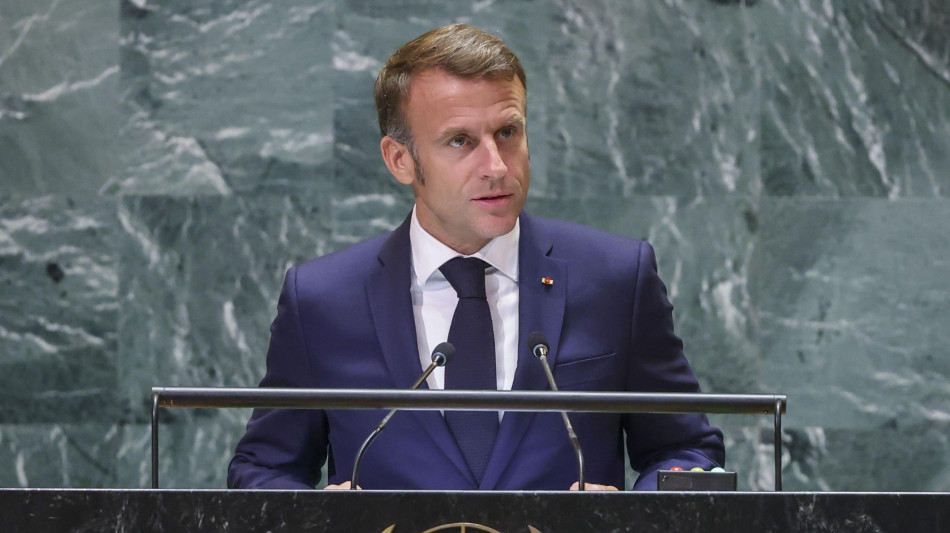 Macron, 'Israele cessi l'escalation in Libano'