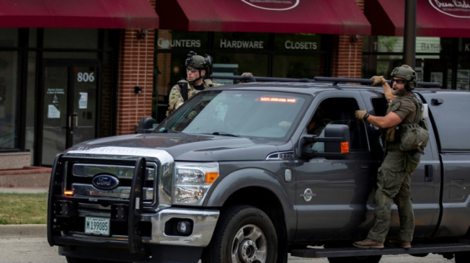 Six killed in shooting during US July 4 parade