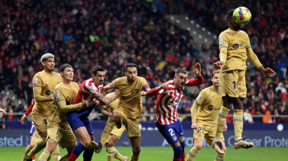 El Barça vence al Atlético y se distancia del Real Madrid