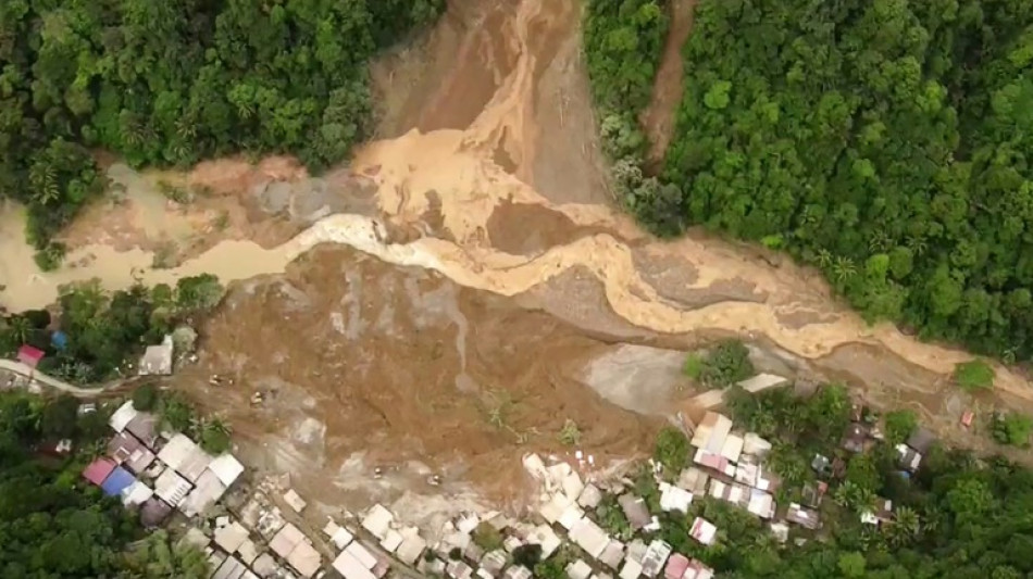 Philippines: un enfant sauvé près de 60 heures après un glissement de terrain