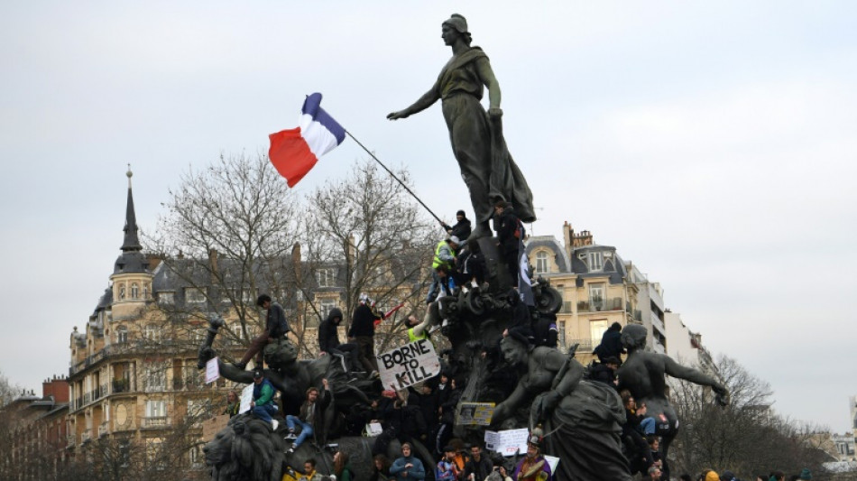 New pension protests hit France, unions threaten 'standstill'