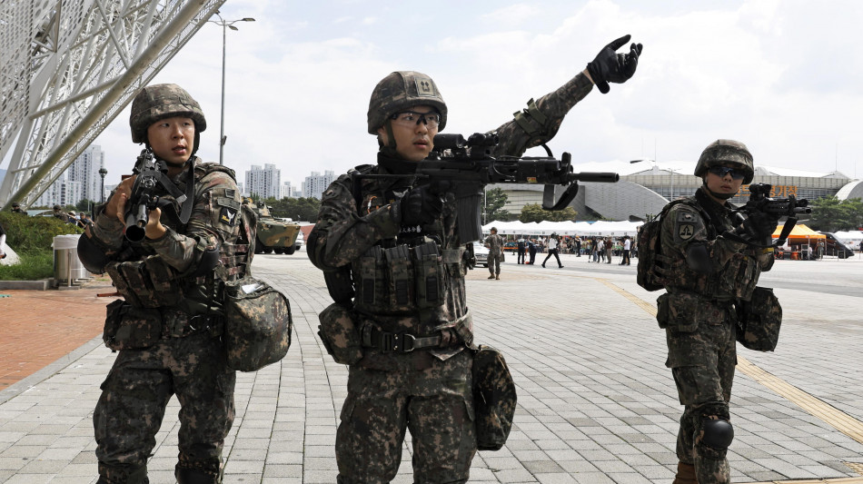 La Corea del Nord blocca strade e ferrovie verso il Sud