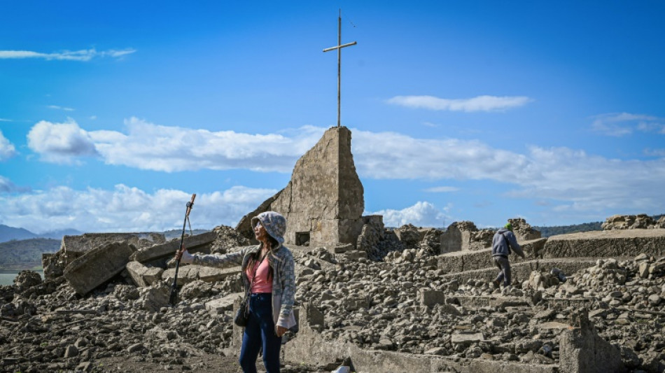 La sequía en Filipinas hace resurgir una ciudad sumergida