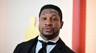 Marvel não trabalha mais com ator Jonathan Majors, declarado culpado de agressão contra mulher