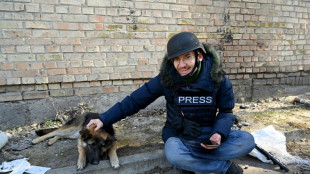 Canal+ da França homenageia jornalista da AFP Arman Soldin