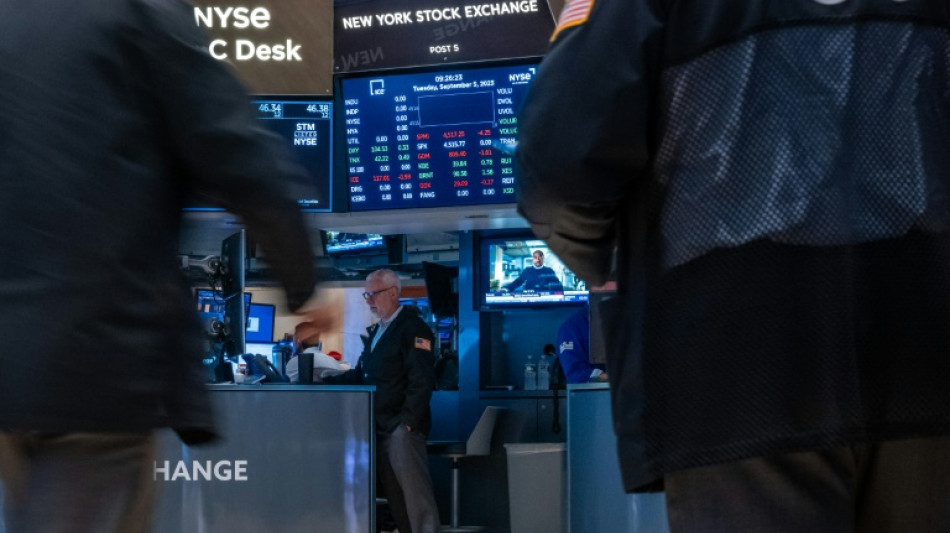 Stocks waver on renewed inflation fears