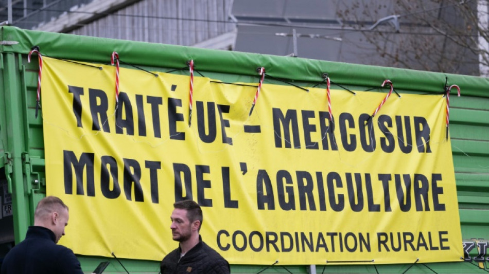 Des agriculteurs convergent vers Paris, pas question de blocage pour le gouvernement