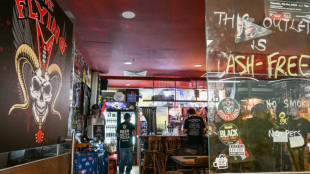 A Singapour, un bar heavy metal apporte une touche "différente"