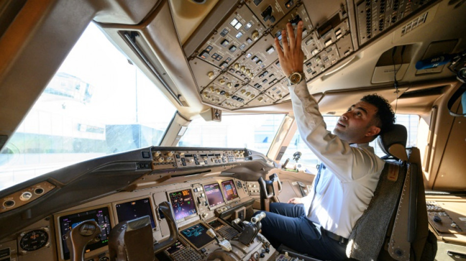 Airlines, unions in rare unity on US pilot diversity drive 