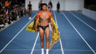 La moda masculina exhibió músculo en la Fashion Week de París