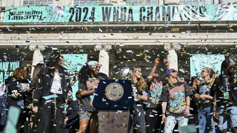 Parade et confettis pour célébrer le premier titre de New York en basket féminin